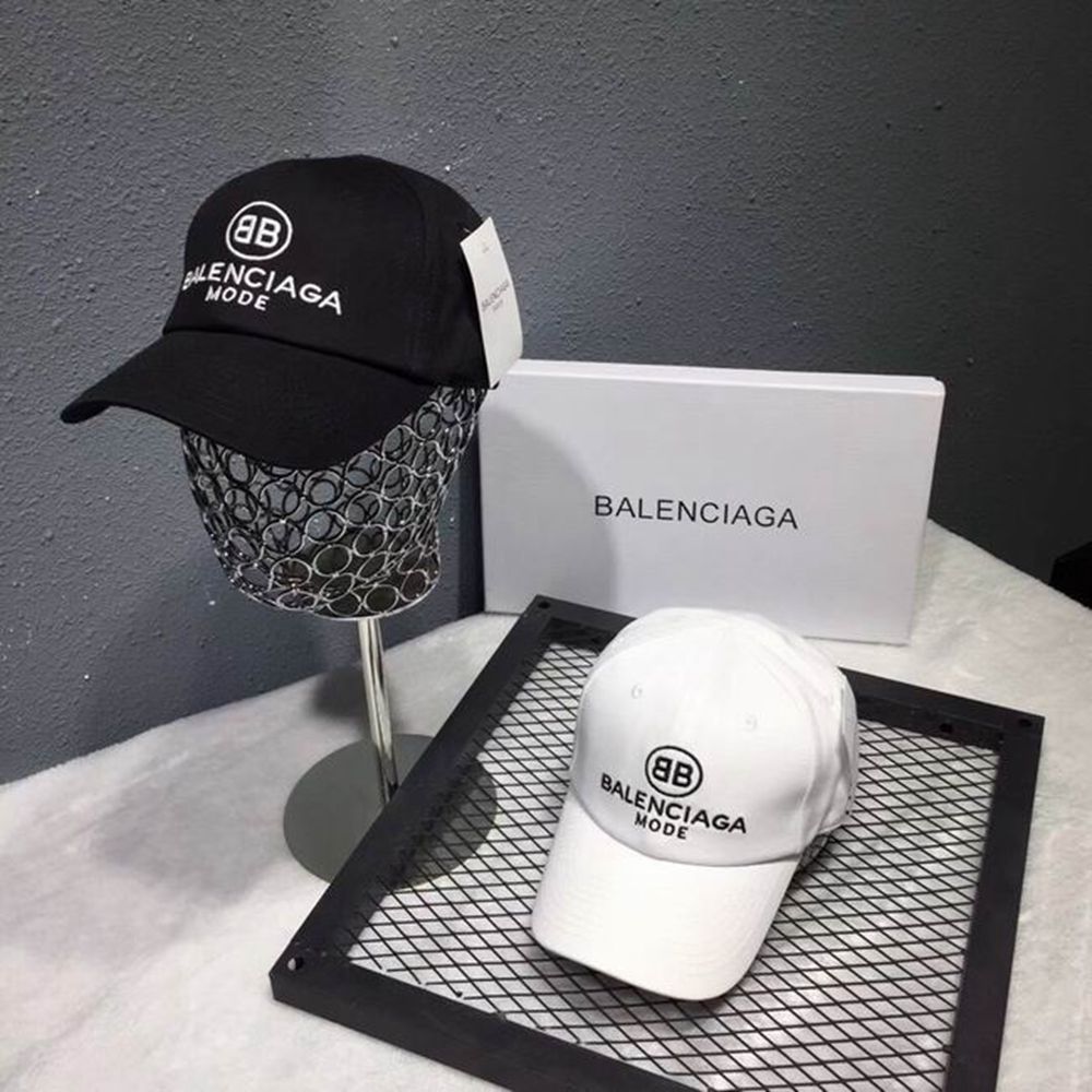 Ba*len*cia*ga hat